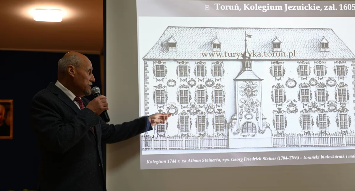 Andrzej Leśniewski w Słowikowie opowiedział o życiu i dokonaniach opata Michała Kościeszy-Kosmowskiego w jego 300. rocznicę urodzin (film + zdjęcia) 