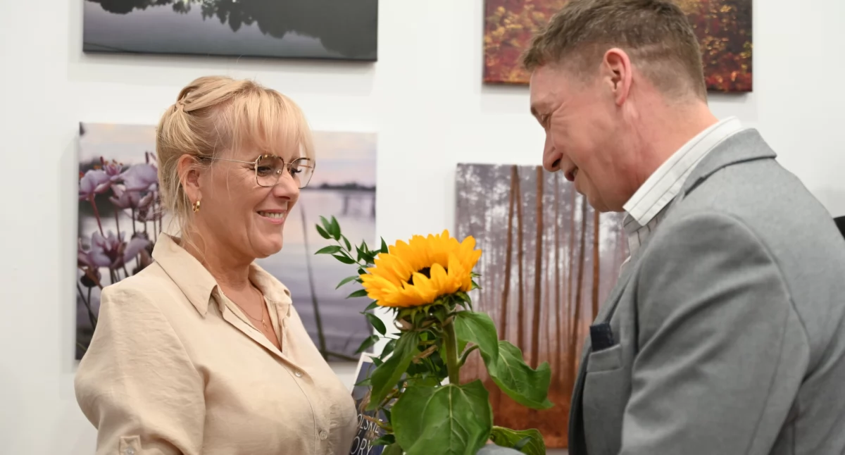 Figle światła, taniec natury - wystawa fotograficzna Anny Beśki (film + zdjęcia)