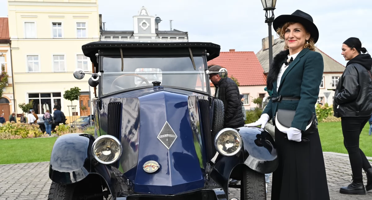 Zabytkowe auta zawitały na strzeleński rynek (film + zdjęcia)