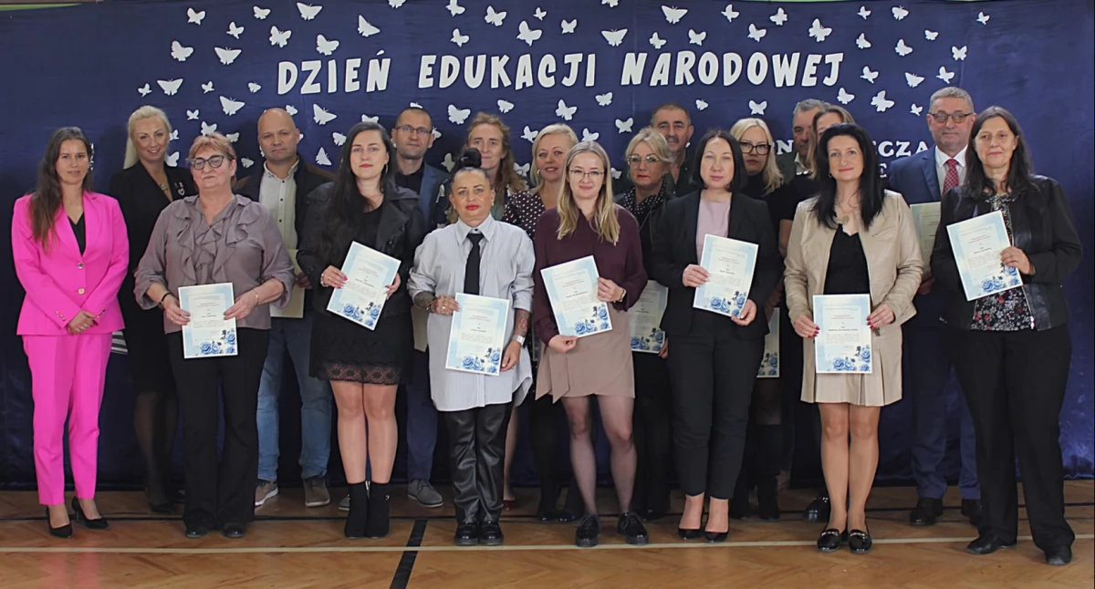Program artystyczny i nagrody dla nauczycieli strzeleńskiego Zespołu Szkół z okazji ich święta