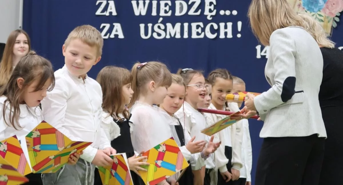 85 pierwszaków pasowanych na uczniów mogileńskiej Trójki (zdjęcia)