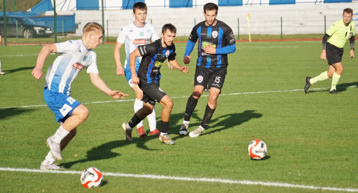 W meczu lidera z wiceliderem padł remis. Pogoń II Mogilno - Szubinianka 2:2 (zdjęcia)