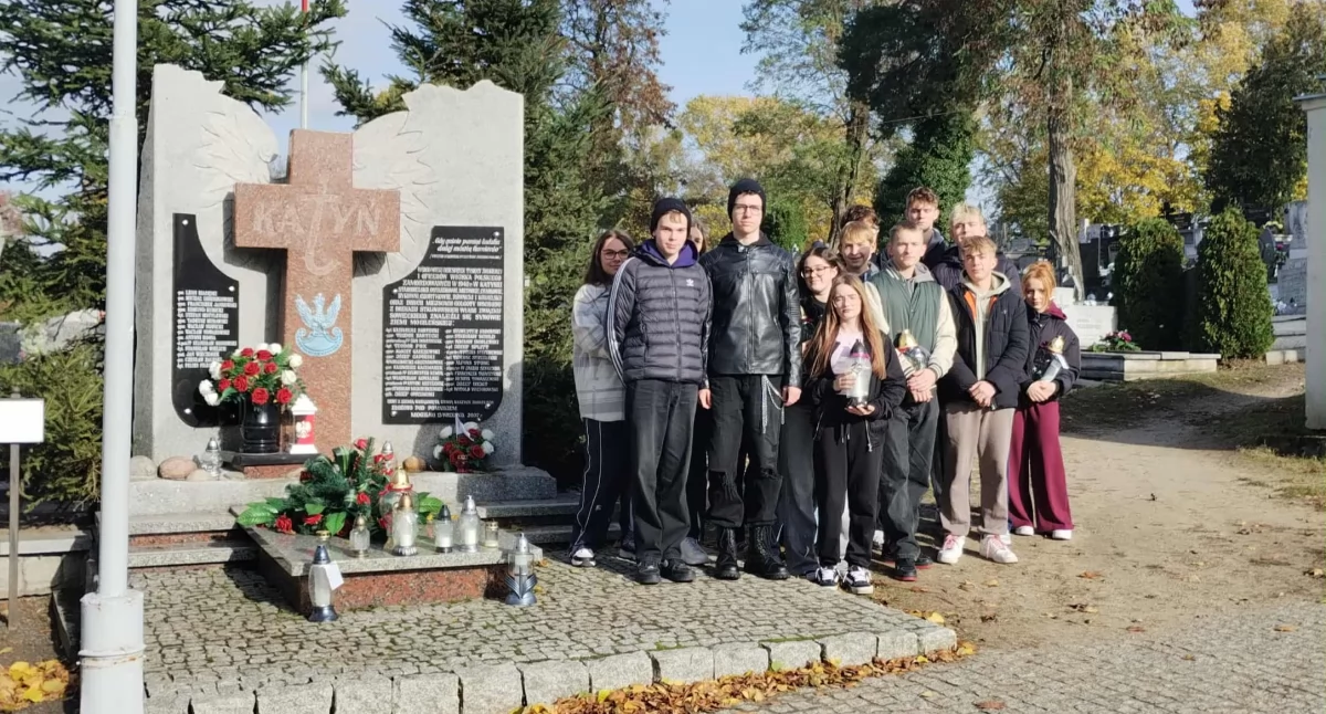 Znicze, które mówią: pamiętamy. Akcja Zespołu Szkół w Mogilnie