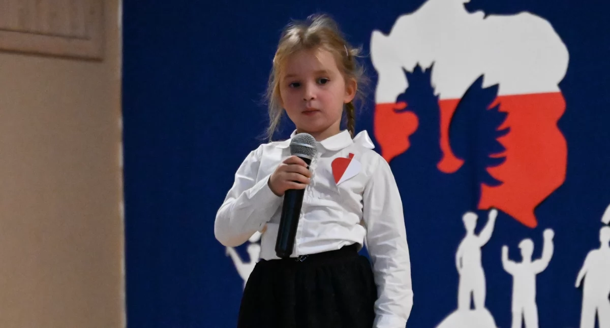 Słowikowo śpiewało dla Niepodległej – patriotyzm w rytmie pieśni i przysięgi (zdjęcia)