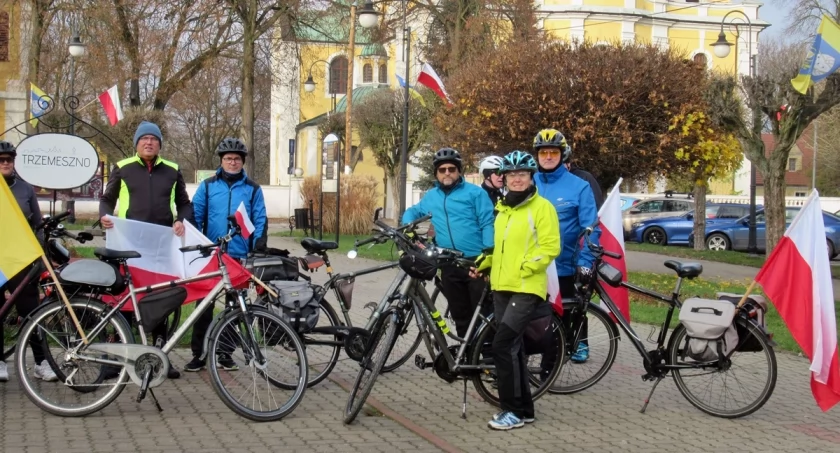 W hołdzie Wolności - rowerowy rajd do miejsc pamięci w gminie Trzemeszno (zdjęcia)