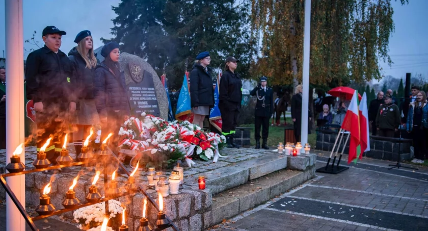 Moja mała Ojczyzna - Gmina. Obchody Dnia Niepodległości w Dąbrowie (zdjęcia)