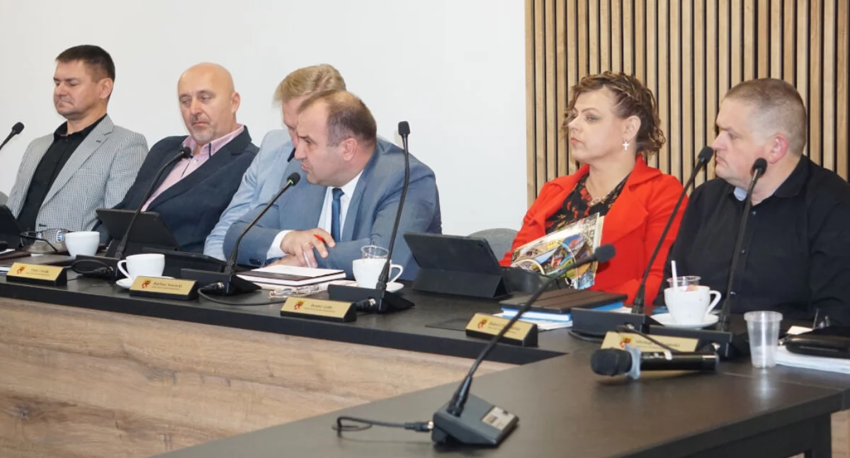 Radni nie wyrazili zgody na podwyżkę pensji starosty mogileńskiego