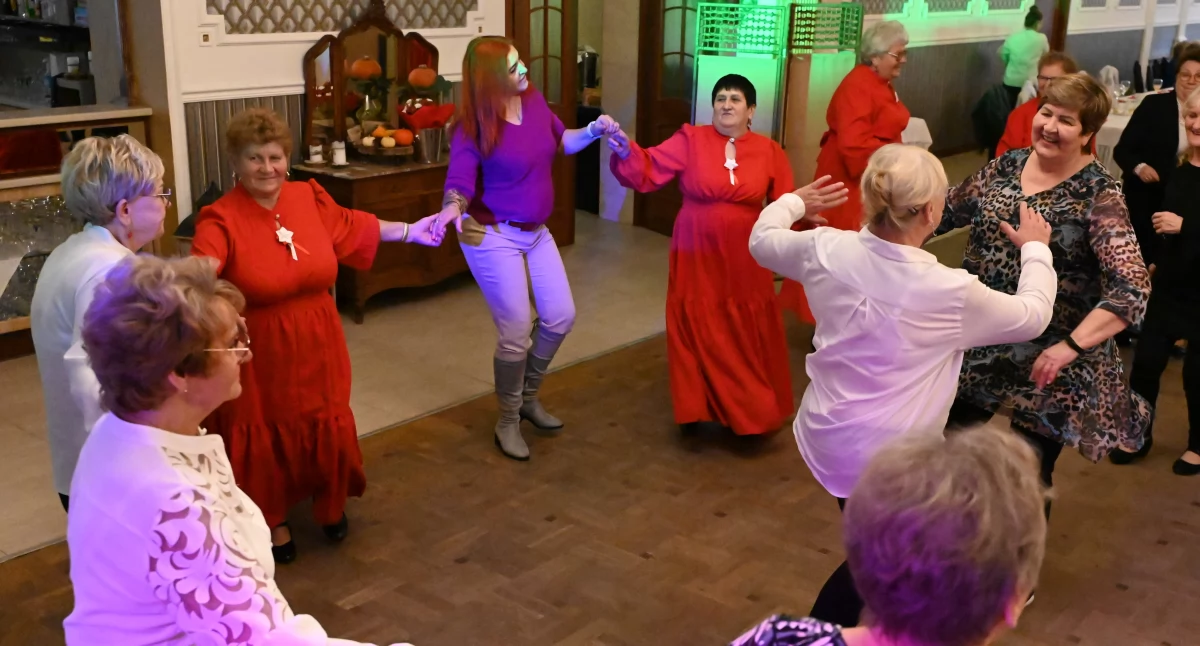 Patriotyczne nuty w Chabsku – przegląd zespołów senioralnych (film + zdjęcia)