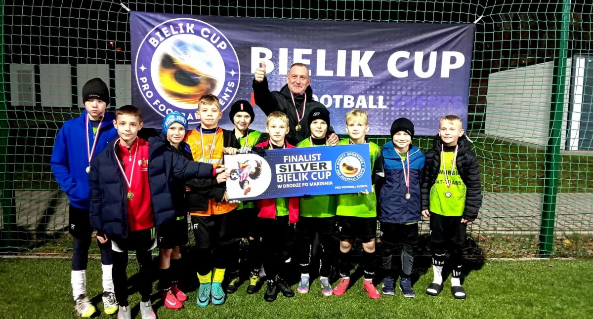 Młodzi piłkarze UKS Olimp Strzelno w finale Silver Bielik Cup