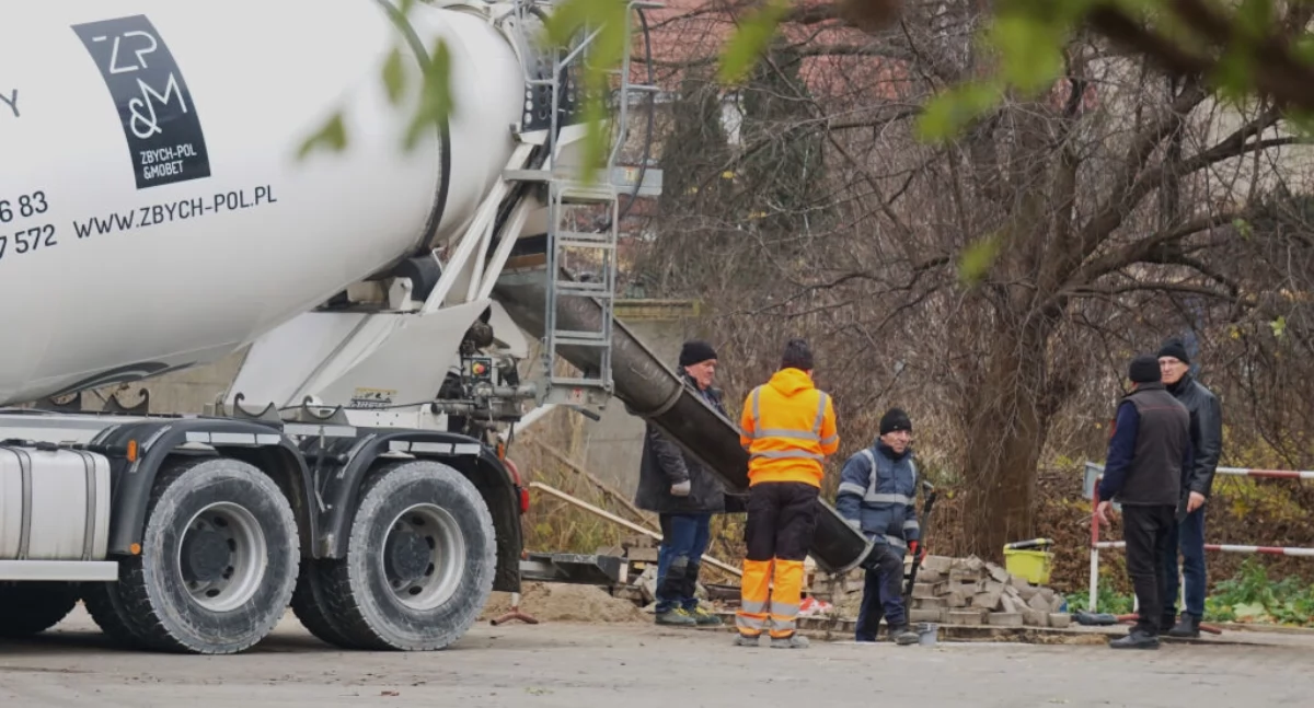 Trwają przygotowania do Świątecznego Jarmarku Światła w Mogilnie. Gwiazdami będą - Clödie i Małe TGD (zdjęcia)