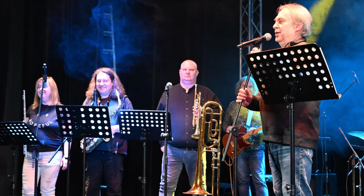 Rockowe Zaduszki i wystawa fotografii w Strzelnie (film + zdjęcia)
