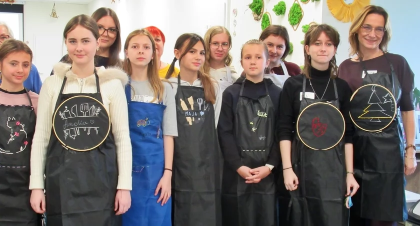 W Trzemesznie sploty tradycji haftem połączyły pokolenia (zdjęcia)