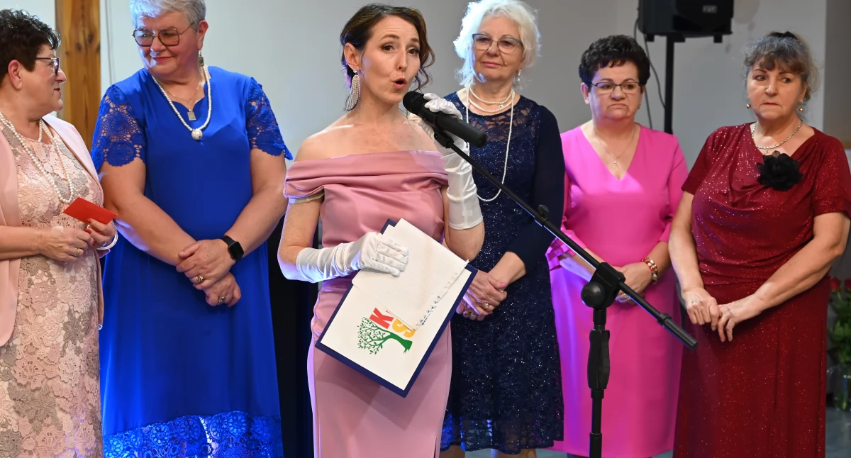 Klub Seniora przy Magazynie Zbożowym GS świętował Kwiatowe Gody (film + zdjęcia)
