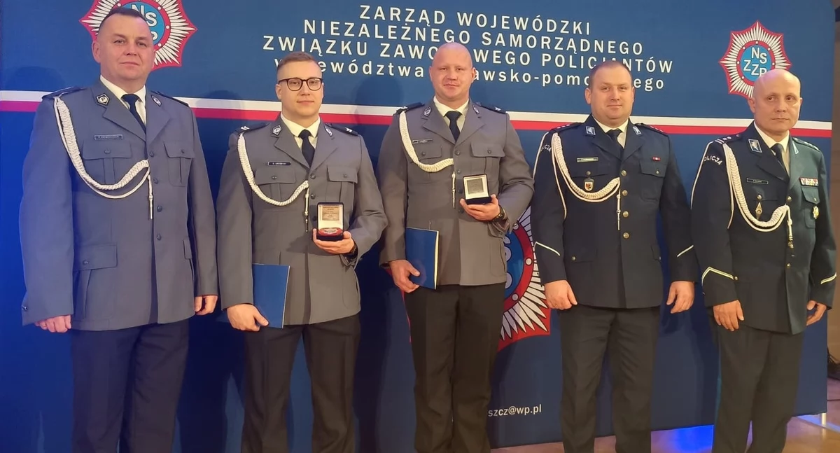Kryształowe serca dla policjantów KPP Mogilno - st. sierż. Marcina Grobelnego i st. sierż. Kamila Szmatuły