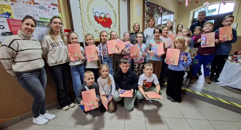 Nie boją się pomagać, ponieważ znają pierwszą pomoc – znamy zwycięzców konkursu plastycznego w ZSP nr 2 w Trzemesznie (zdjęcia)