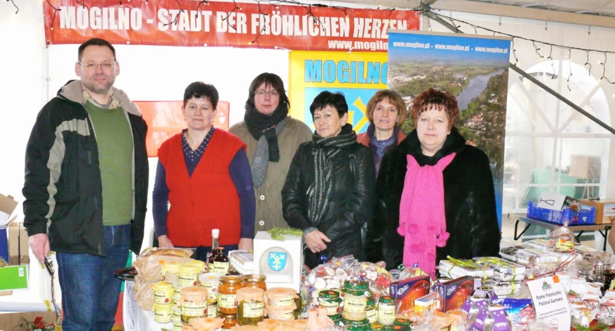 Zabierają bigos, kapustę z grzybami, pierogi, pierniki. Jadą do Engelskirchen promować Mogilno na Jarmarku Bożonarodzeniowym (zdjęcia)