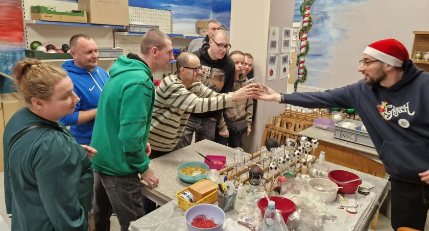 Świąteczny czas w Środowiskowym Domu Samopomocy w Trzemesznie (zdjęcia)