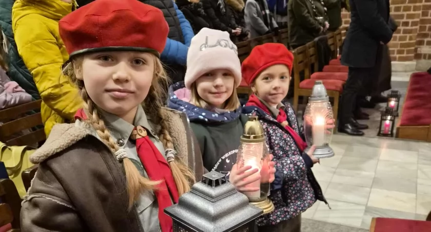 Betlejemskie Światło Pokoju dzięki zuchom ze Słowikowa dotrze do Kamieńca (zdjęcia)