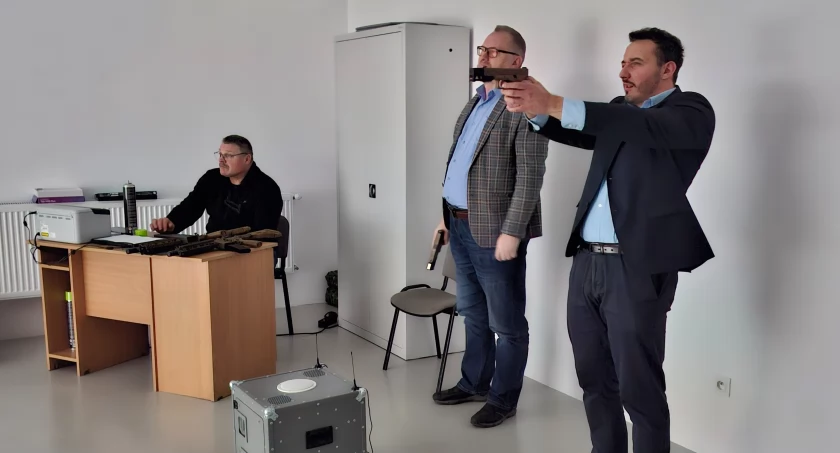W Trzemesznie otworzono strzelnicę laserową – nauka poprzez praktykę (zdjęcia)