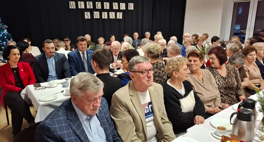 Przy śpiewie i wzajemnej życzliwości upłynęło spotkanie opłatkowe Polskiego Związku Emerytów i Rencistów w Trzemesznie (zdjęcia)