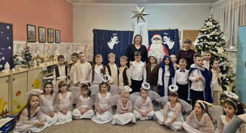 Świąteczne jasełka w Przedszkolu nr 2 im. Misia Uszatka w Trzemesznie (zdjęcia)