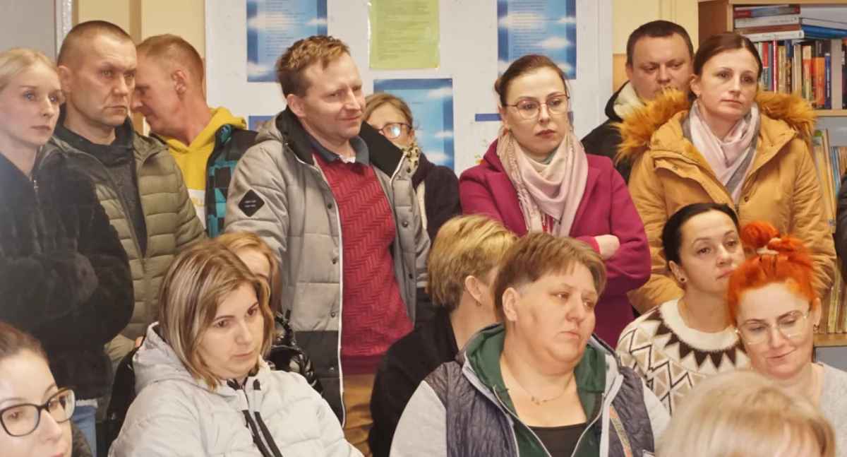 Rodzice bronią przeznaczonej do likwidacji szkoły w Strzelcach. Apelują do burmistrza: - Nie oszczędzajmy na dzieciach (film + zdjęcia)