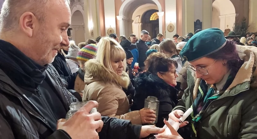 Betlejemskie Światło Pokoju dzięki Hufcowi ZHP Trzemeszno dotarło do Trzemeszna i Trzemżala (zdjęcia)