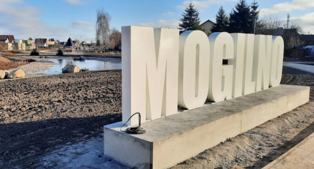 Radni o napisie MOGILNO, miniaturowej wieży wiertniczej, fontannie, tężni solankowej i braku pomostu (zdjęcia)