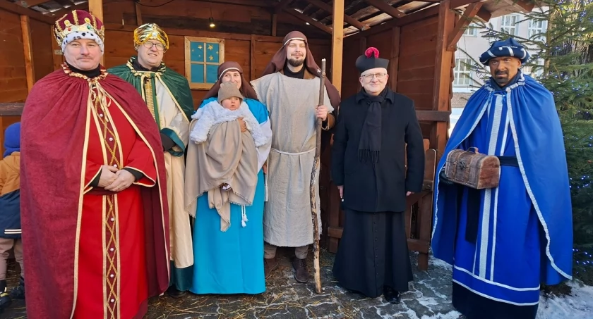 Obchody Święta Trzech Króli w Trzemesznie – jasełka, orszak, pokłony (zdjęcia)