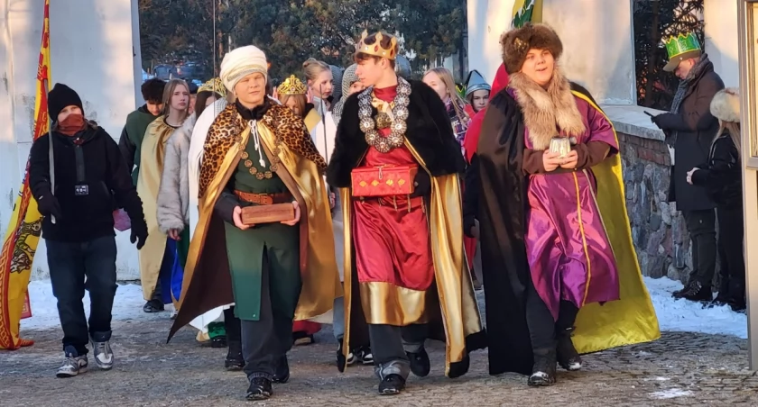 Coroczny Orszak Trzech Króli przeszedł w Mogilnie z rynku do klasztoru (zdjęcia)