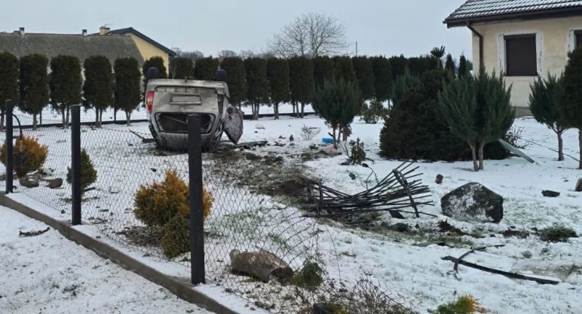 32-latek, który dachował w środę na prywatnej posesji w Strzelnie, był pijany i nie miał uprawnień do kierowania