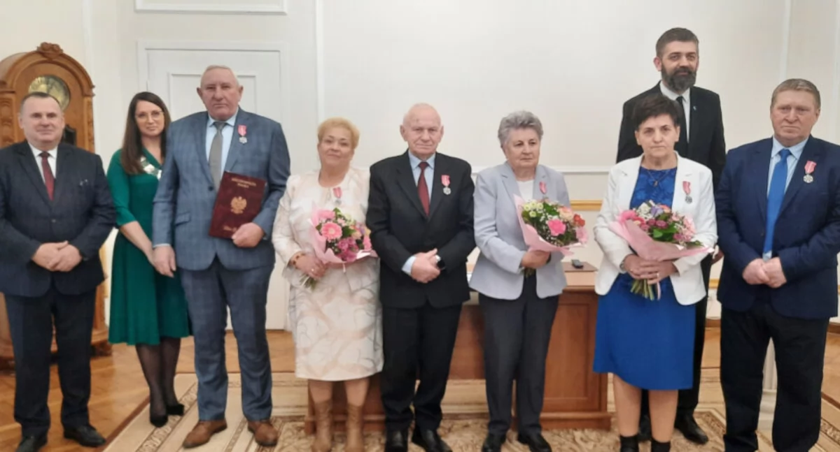 USC w Mogilnie - Jubilaci odznaczeni medalami prezydenta RP Za długoletnie pożycie małżeńskie (film + zdjęcia)