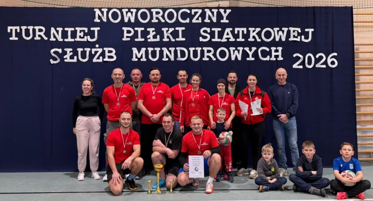 Strażacy z Padniewa przed policjantami z Mogilna oraz strażakami z Mogilna i Niestronna (zdjęcia)