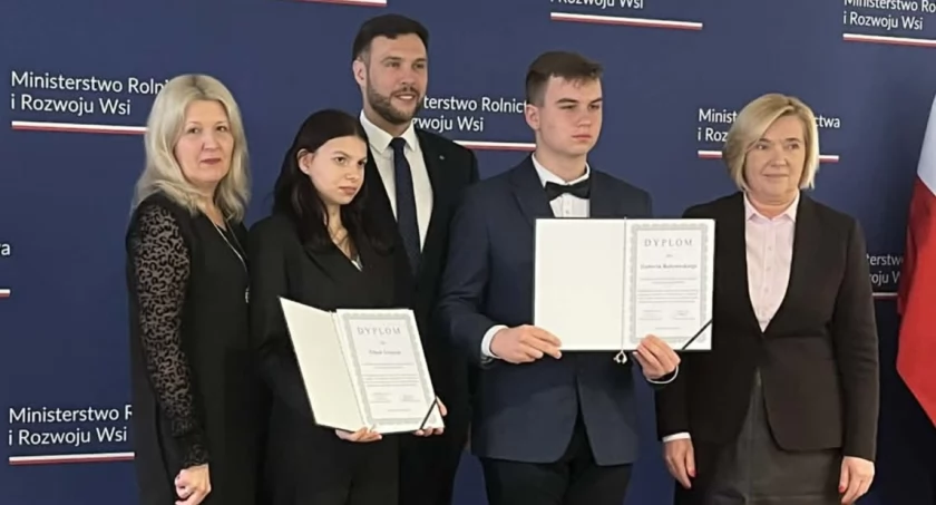 Dwoje uczniów ZS CKR w Bielicach otrzymało nagrody Ministra Rolnictwa i Rozwoju Wsi