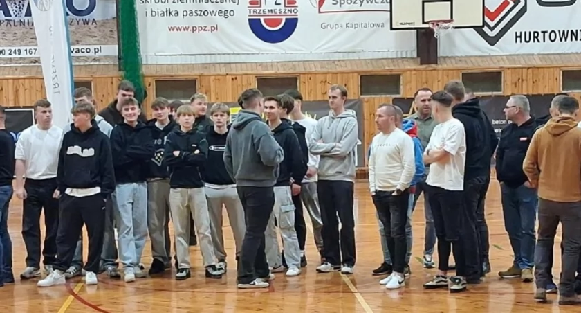 29. edycja Trzemeszeńskiej Ligii Halowej - Serwis Opon Kruchowo przed Hotelem Awo i Husarią Gniezno (zdjęcia)