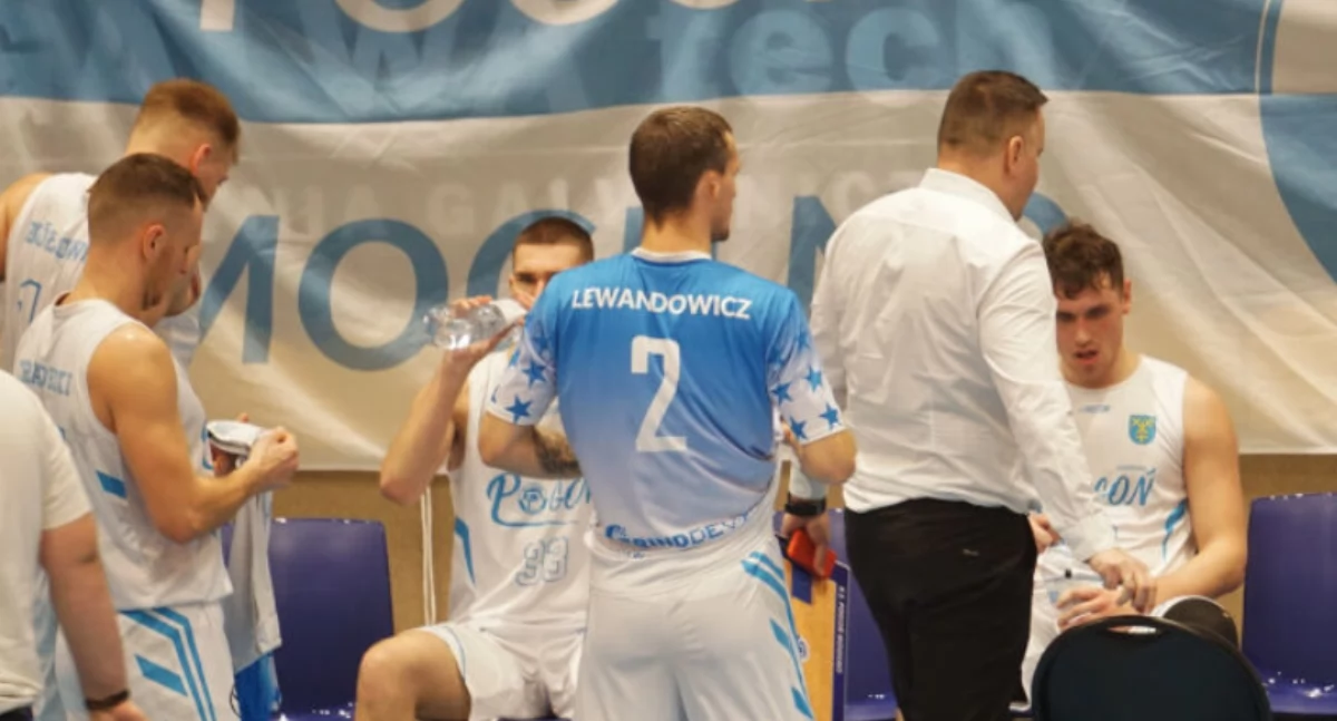 Basket Kruszwica dwa razy nie dał rady. Koszykarze Pogoni Mogilno wygrali na wyjeździe 79:74