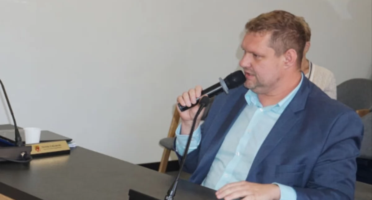 Ile wynosi wynagrodzenie dyrektora SPZOZ w Mogilnie Sebastiana Jankiewicza?