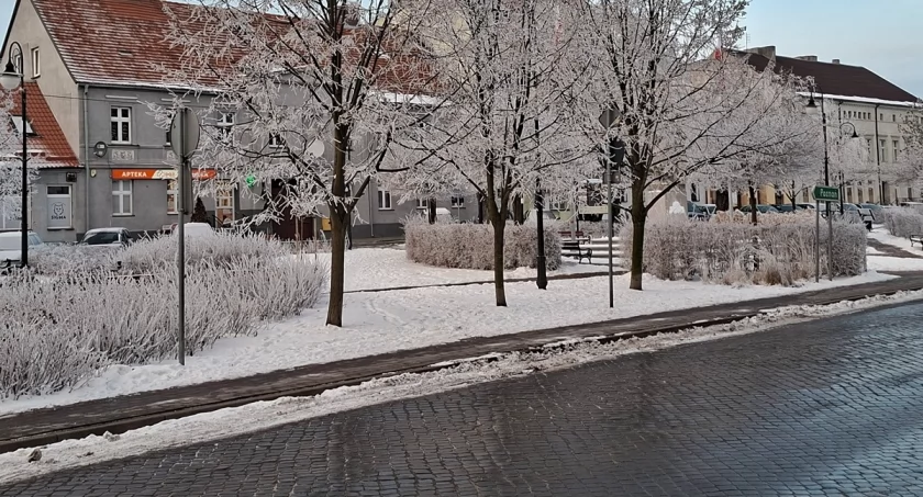 Gminy Trzemeszno i Mogilno - w poniedziałek 26 stycznia uczniowie nie idą do szkoły z powodu marznących opadów i gołoledzi 