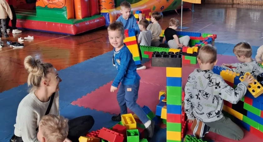 Otwarty plac zabaw i zajęcia Lego w OSiR w Trzemesznie (zdjęcia)