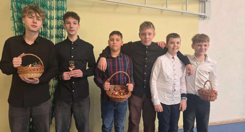 Dzień Kobiet w Zespole Szkolno-Przedszkolnym w Kruchowie (zdjęcia)