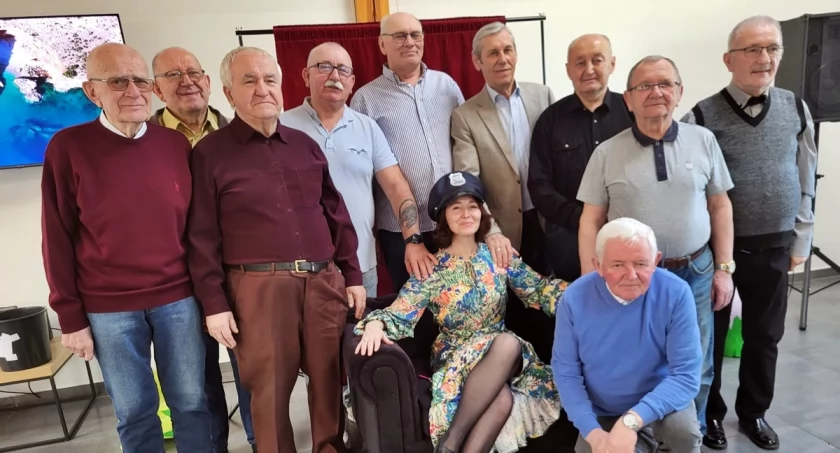 Dzień Kobiet i Dzień Mężczyzn w Klubie Seniora w Magazynie Zbożowym w Mogilnie - goście, niespodzianki, prezenty (zdjęcia)