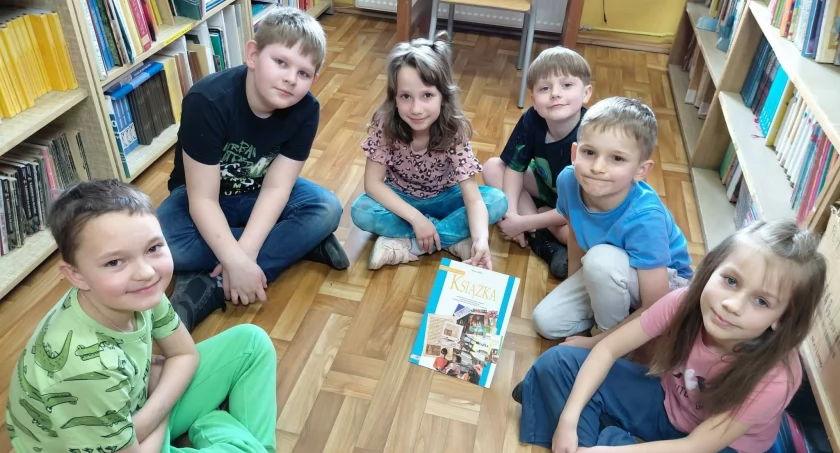 Międzynarodowy Dzień Pisarzy i Pisarek w ZSP w Kruchowie (zdjęcia)
