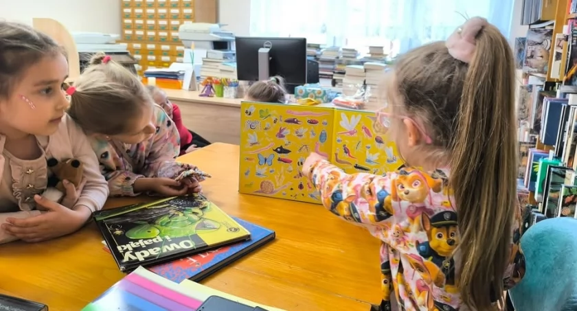 Wiosennie w Klubie Najmłodszych Przyjaciół Książek w Bibliotece Publicznej w Trzemesznie (zdjęcia)