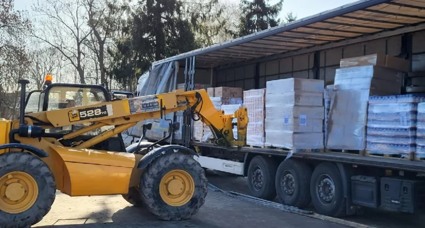 W pierwszej transzy 1196 osób otrzyma w Mogilnie pomoc z Banku Żywności w Grudziądzu (zdjęcia)