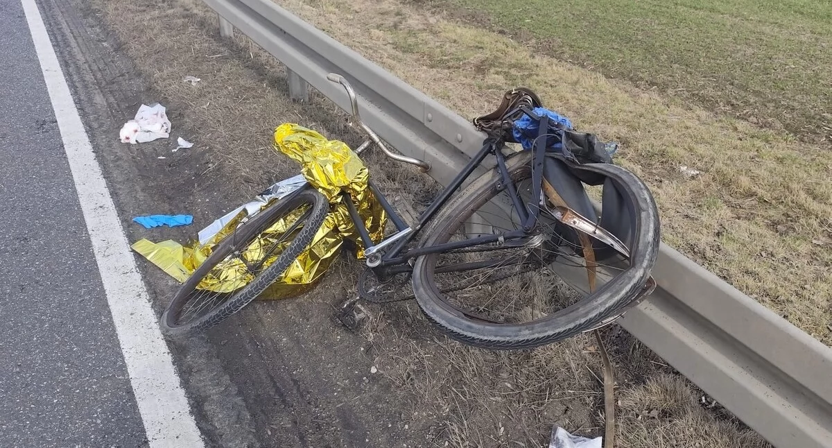 Potrącenie 69-letniego rowerzysty podczas wyprzedzania