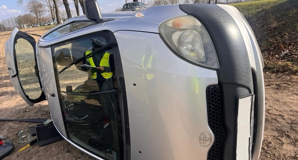 W wypadku na drodze powiatowej w Olszy uczestniczyli kierujący BMW, mercedesem i toyotą yaris