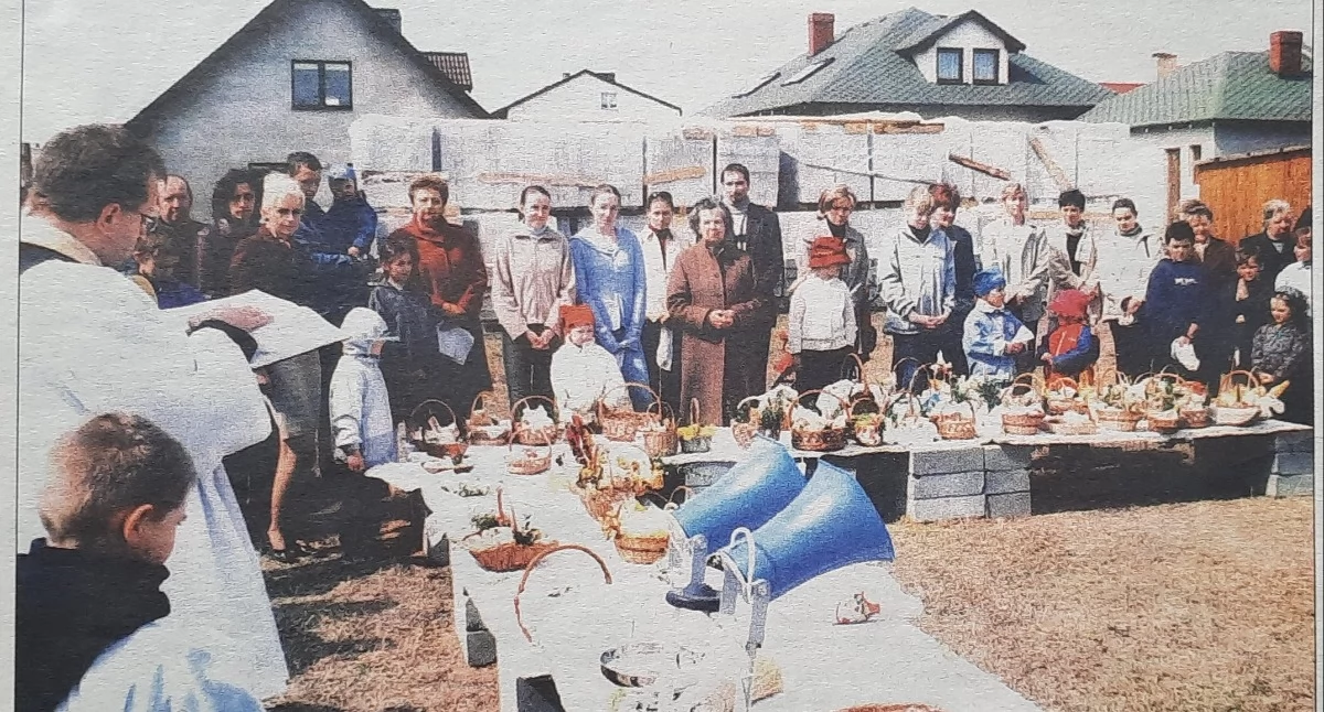 25 marca 2003 roku powstała nowa parafia w Mogilnie - pw. św. Faustyny. Proboszczem został ks. Tomasz Walterbach (zdjęcia)