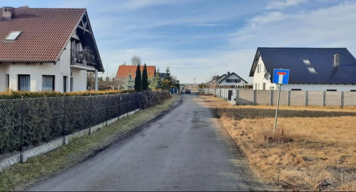 Budowa ulicy Dmowskiego w Mogilnie - radni o braku budowy oświetlenia i porządnego odwodnienia terenu