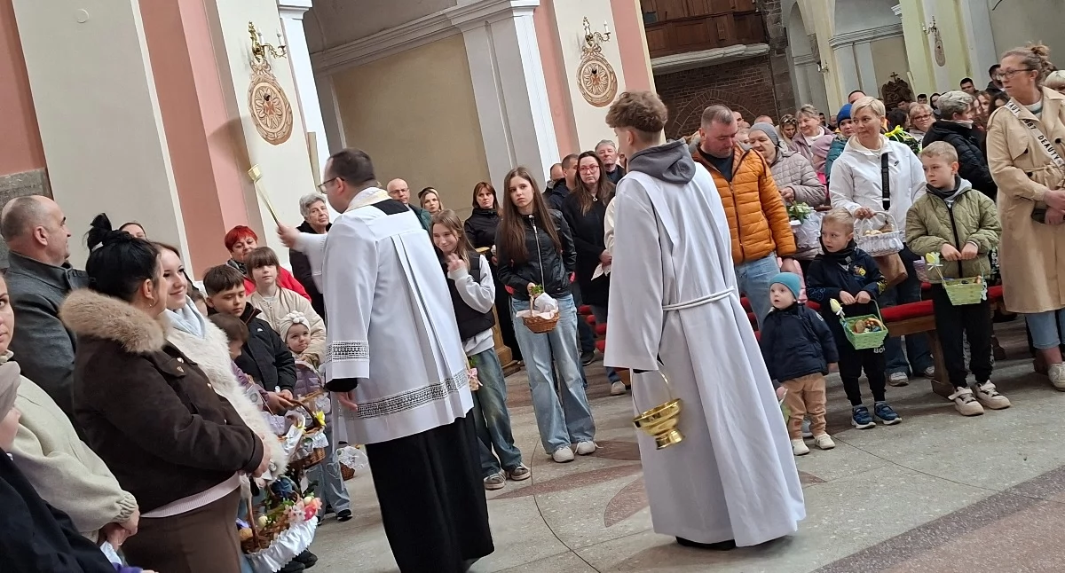 Święcenie potraw w trzemeszeńskiej bazylice (zdjęcia)
