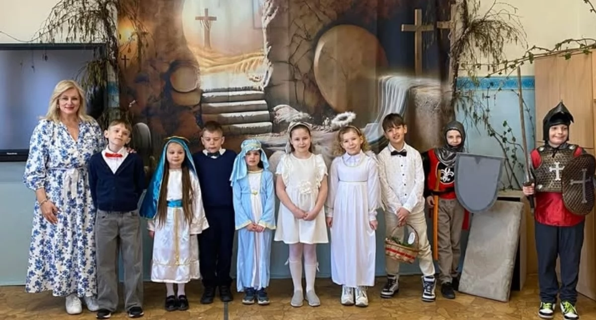 Uczniowie klasy III Szkoły Podstawowej w Strzelcach wystawili przedstawienie 